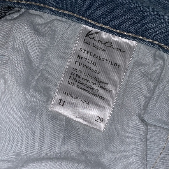 NWT Light washed skinny jeans w/ distress - Picture 9 of 10